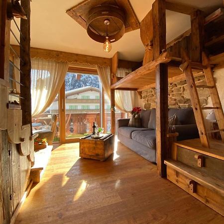 Calore Di Una Casa Di Montagna 坎皮泰洛迪法萨 外观 照片