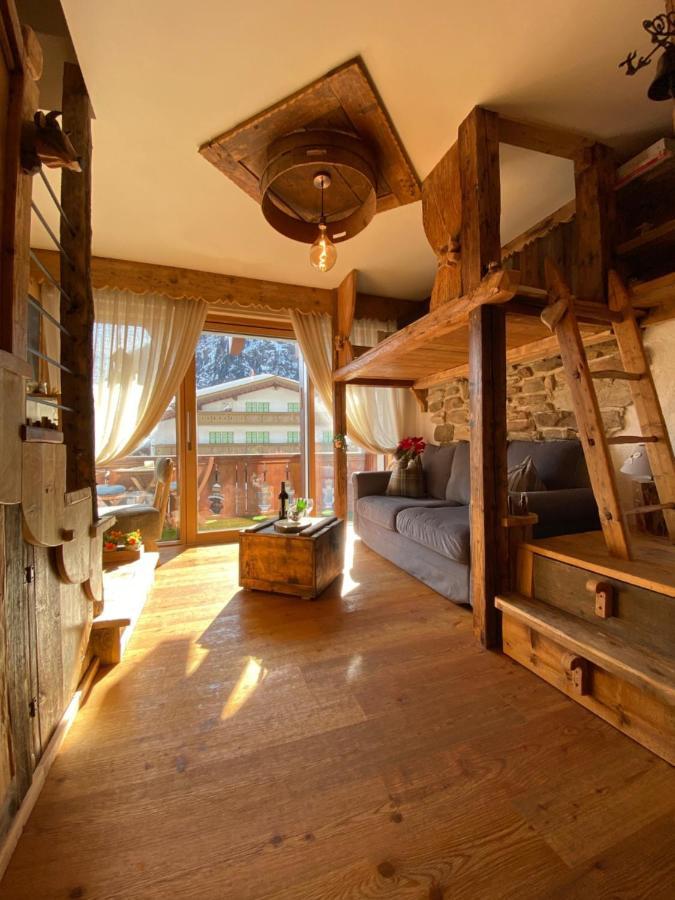 Calore Di Una Casa Di Montagna 坎皮泰洛迪法萨 外观 照片