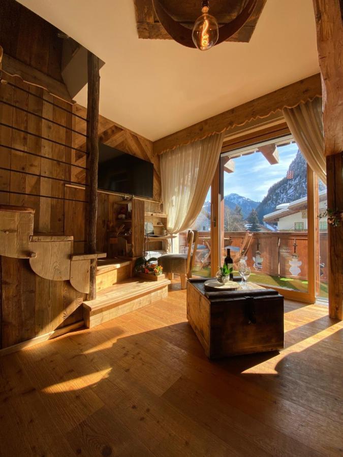 Calore Di Una Casa Di Montagna 坎皮泰洛迪法萨 外观 照片