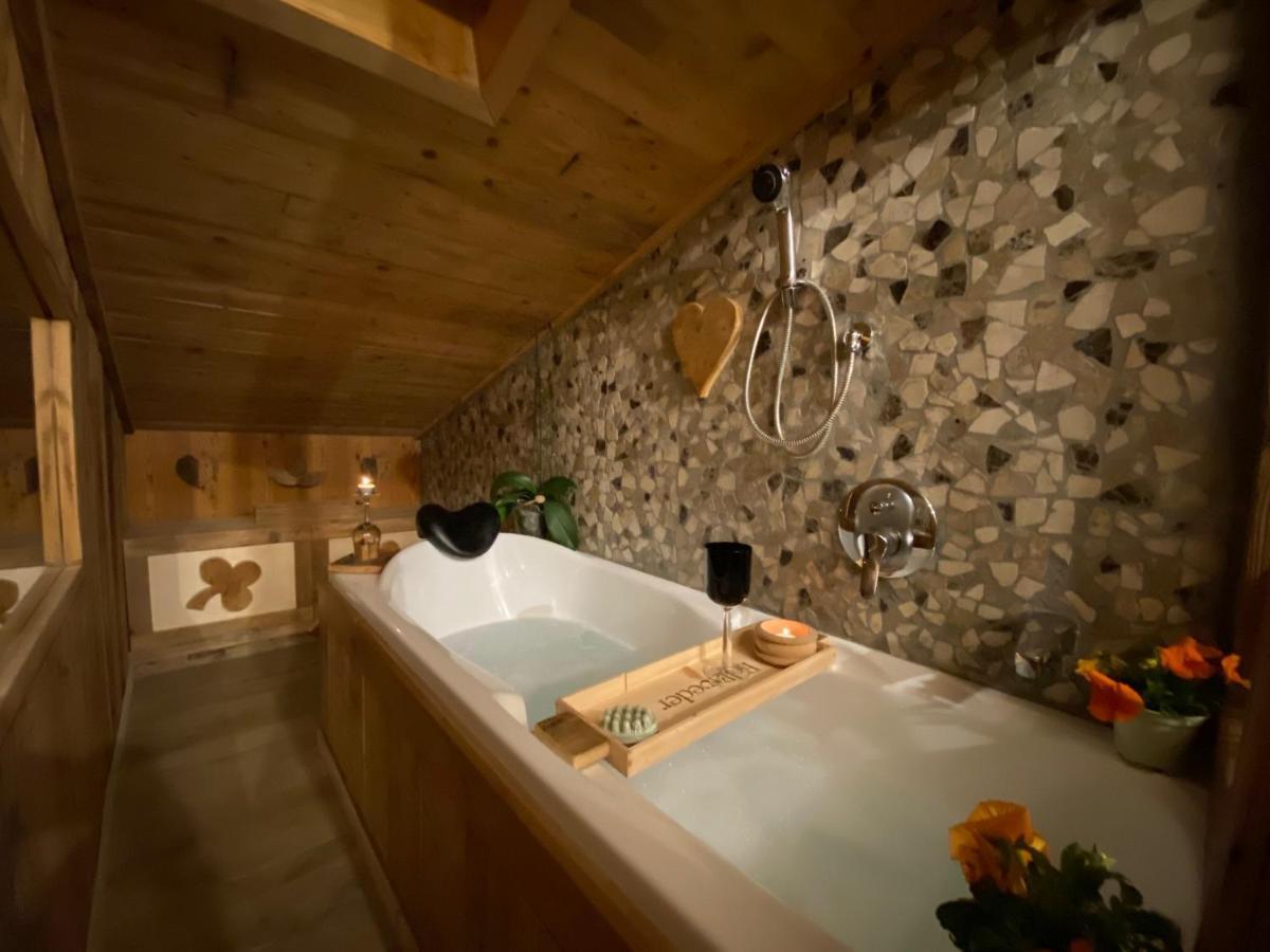 Calore Di Una Casa Di Montagna 坎皮泰洛迪法萨 外观 照片